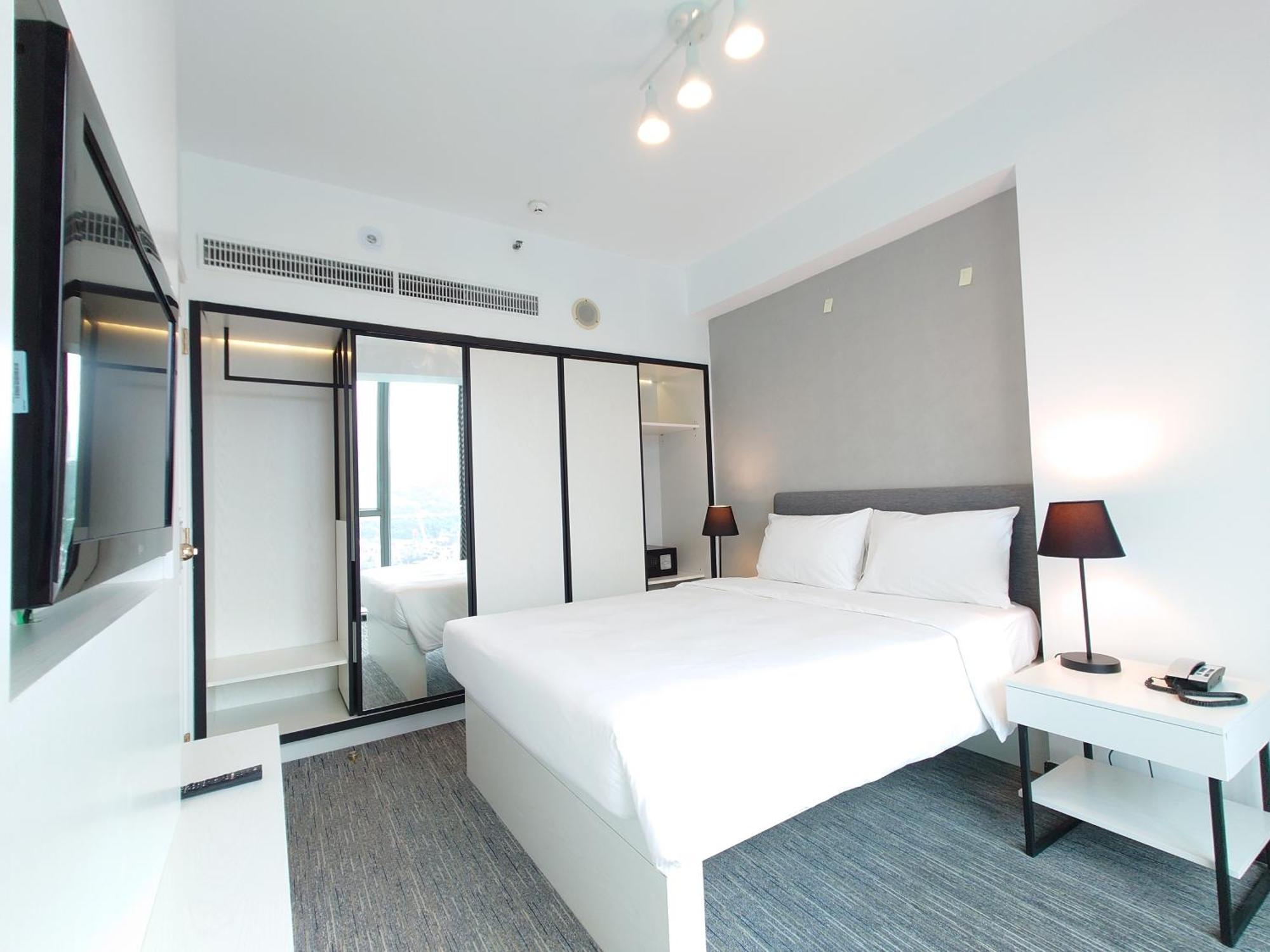 Grand Bay View Hotel Хонконг Екстериор снимка